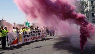 GALERÍA l La manifestación de los taxistas, en imágenes