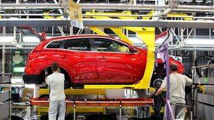 Renault anuncia un tercer turno en la factoría de Palencia