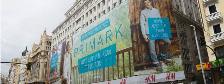 Cartel de la fecha de inauguración del Primark de Gran Vía.