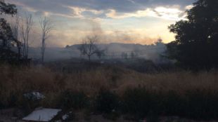 Dos varones sufren quemaduras tras incendiarse seis chabolas de El Gallinero