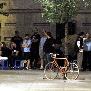 La Policía Municipal desaloja a todos los acampados frente al palacio de Cibeles