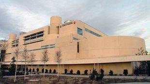 Sanidad no tomará medidas por el fallecido en los jardines del hospital de Fuenlabrada hasta el fin de la investigación