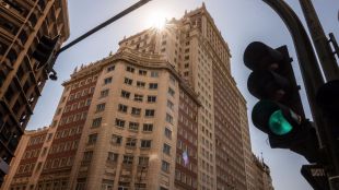 El PP acusa a Ahora Madrid de practicar "el capitalismo salvaje" que critican tras la compraventa del edificio España