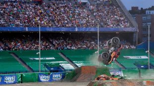 Piruetas y rugido de motores en el Vicente Calderón