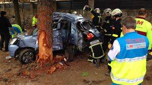 Un muerto y un herido muy grave tras impactar contra un árbol con su coche en Nuevo Baztán