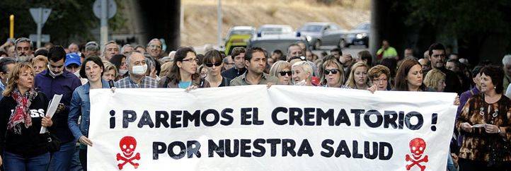 Manifestación vecinal contra la construcción de un crematorio en el tanatorio de la M-40