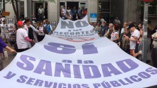 La Marea Blanca entrega en la Asamblea 38 propuestas para "rescatar la Sanidad"