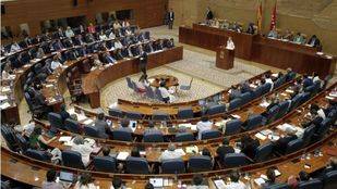 La Asamblea insta al Gobierno a crear un servicio de apoyo a las familias en riesgo de desahucio