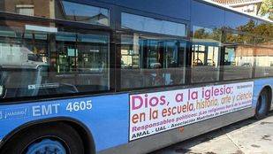 El 'bus ateo' circula de nuevo por Madrid para protestar por la religión en los colegios