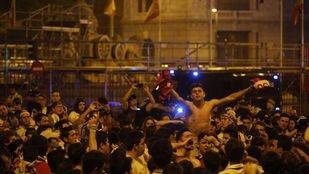 Nueve madridistas detenidos por lanzar objetos a policías