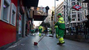 Las limpiezas intensivas llegan a 18 barrios de Madrid