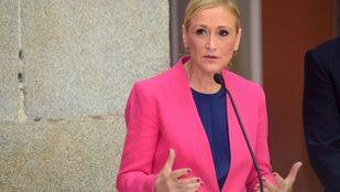 Cifuentes dice que con el nuevo abono de 10€ no buscan "financiar el bono de todos los parados" porque sería "inviable"