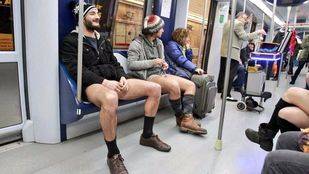 Recogida de firmas para que EMT y Metro coloquen carteles contra el 'manspreading'