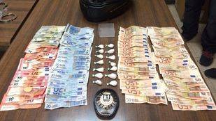 Hallan dentro de un casco de moto 13 bolsitas de cocaína