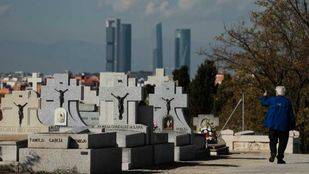 Se refuerza el número de autobuses a los cementerios este fin de semana