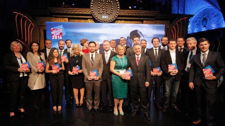 Foto de familia de los premiados