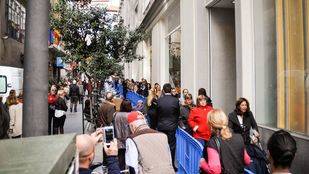 Las colas para entrar al Primark convierten Gran Vía en una 'carrera de obstáculos'