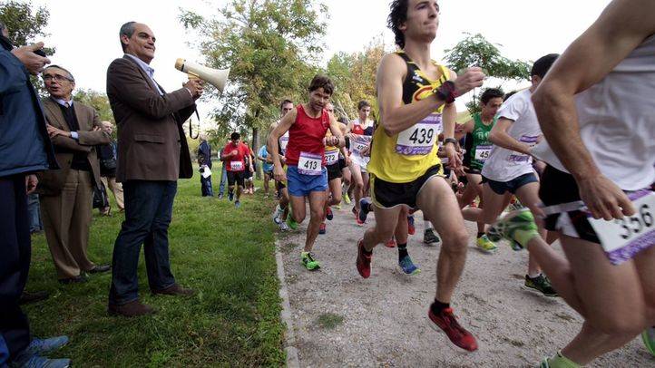 El consejero de Educación, Juventud y Deportes de la Comunidad de Madrid, Rafael van Grieken, que ha dado la salida y ha entregado los premios del Cross Universitario de la Universidad Politécnica de Madrid.