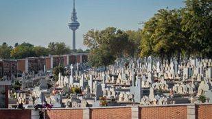 Carmona pide al Ayuntamiento un plan de choque para salvar el Cementerio de la Almudena de su "estado de abandono"