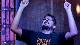 Batalla de versos a micrófono abierto