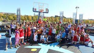 Romay y Amaya Valdemoro llevan el baloncesto a la calle