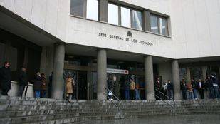 Una mujer intenta quemarse a lo bonzo en los juzgados de Capitán Haya