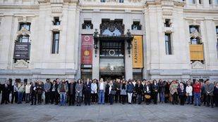 Las instituciones madrileñas muestran su apoyo a París