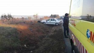 Una mujer resulta herida grave tras salirse de la vía a la altura de Villa del Prado