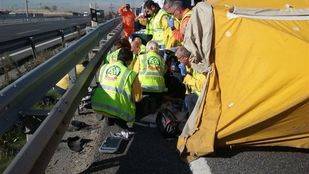 Fallece un motorista tras chocar contra un coche en la A-3