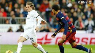 El Barça golea al Real Madrid en el Bernabéu