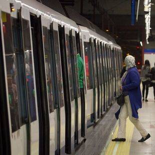 Los usuarios de Metro caen un 6,1% y los de EMT un 11,1% en abril
