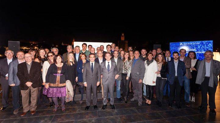 El director general de la Fundación Bancaria la Caixa, Jaume Giró, con representantes de las asociaciones de Voluntarios de la Caixa de toda España