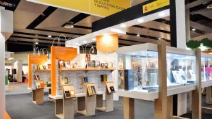 'Un monstruo viene a verme' y el suplemento 'Cultura' de La Nueva España, premios LIBER 2017