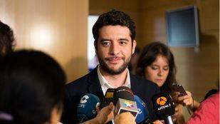 Zafra niega haber inflado su currículum y reconoce haber trabajado "sin contrato"