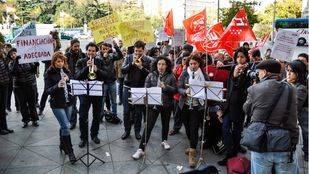 'Marcha fúnebre' por las escuelas de música y danza municipales