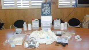 Dos detenidos en la Latina que cortaban cocaína en el sótano de una tienda de alimentación