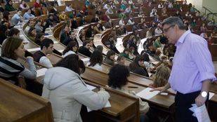 El TSJM da la razón a la opositora a enfermera que tuvo que salir del paritorio para hacer un examen