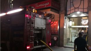 Los bomberos sofocan un incendio en el Círculo de Bellas Artes