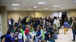 Familias de Montecarmelo se encierran en un colegio para exigir un nuevo instituto