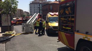 Una mujer fallecida y dos heridos leves en un incendio en la calle General Margallo