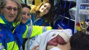 Una mujer de 26 años da a luz a un niño en el baño de su domicilio con ayuda del SUMMA