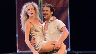 Pareja abierta con música