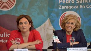 Carmena y Colau intercambiarán sus alcaldías: inocente, inocente