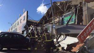 Cinco heridos leves tras el derrumbe de la fachada en Fuenlabrada