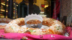 El Roscón de Reyes, esa masa bañada en agua de azahar y fruta escarchada