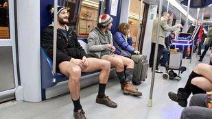 El 'Día sin pantalones en el Metro' celebra su séptima edición en Madrid