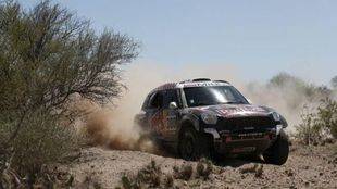 Dakar, etapa 11: Nasser Al-Attiyah gana sin inquietar a Peterhansel