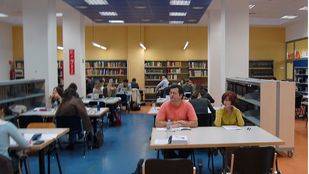 Las aulas de estudio municipales amplían sus horarios por los exámenes