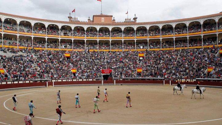 Vista general de Las Ventas durante el paseillo de los matadores Jimenez Fortes, Antonio Nazaré y David Mora.