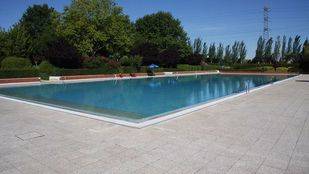 Herida una mujer en una piscina de Getafe al caerle encima una rama de un árbol